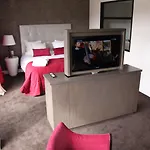Hotel Tribe