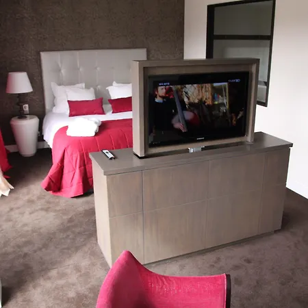 Hotel Tribe