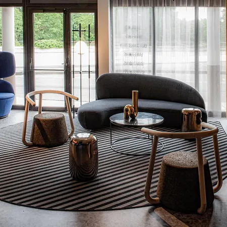 Готель Tribe 4*