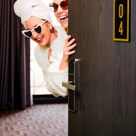 Готель Tribe 4*