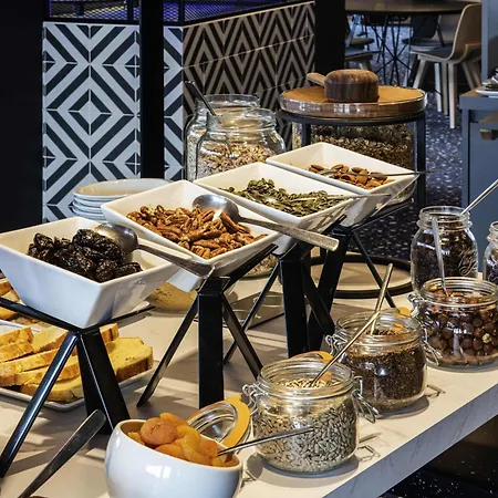 Готель Tribe 4*